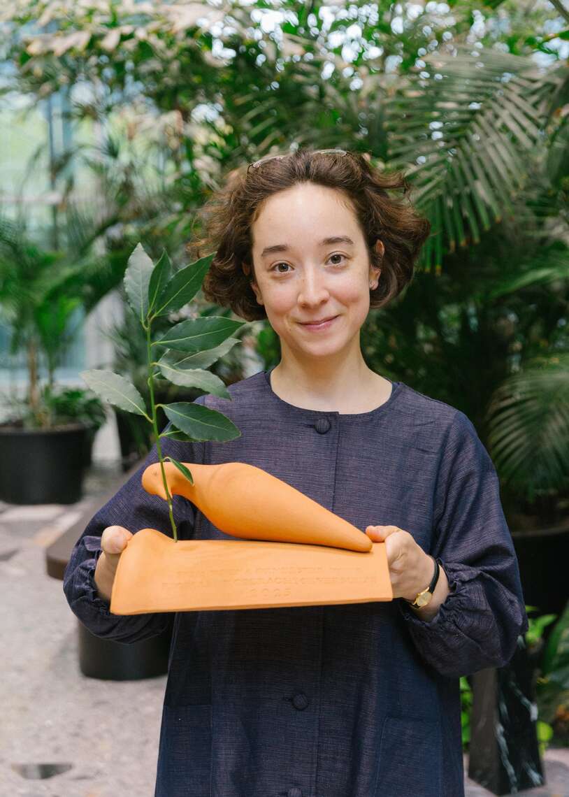 Clara Spilliaert met Mei richter (c) Tatjana Henderieckx-min -  - Arcade vzw wint Prijs Wivina Demeester voor Kunst in Opdracht.